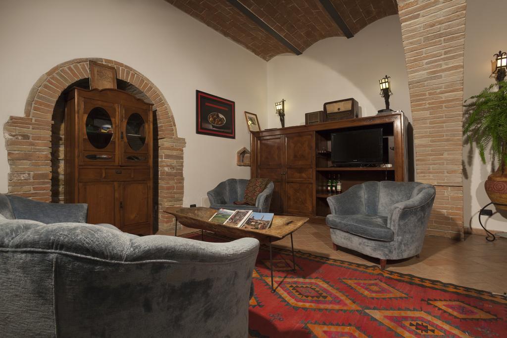 פיינצה Agriturismo La Collina מראה חיצוני תמונה